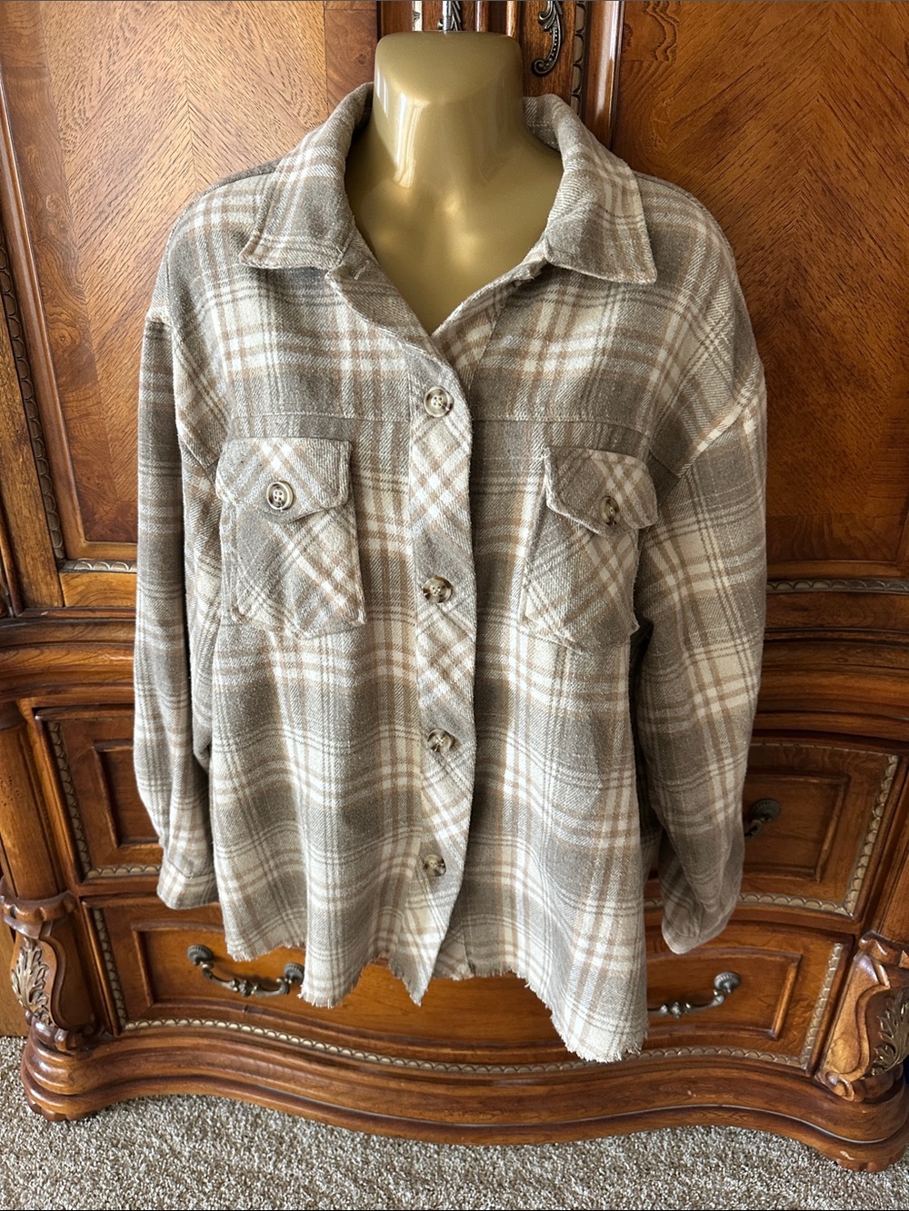 Women’s Plaid Button-Front Shacket in Beige Plaid